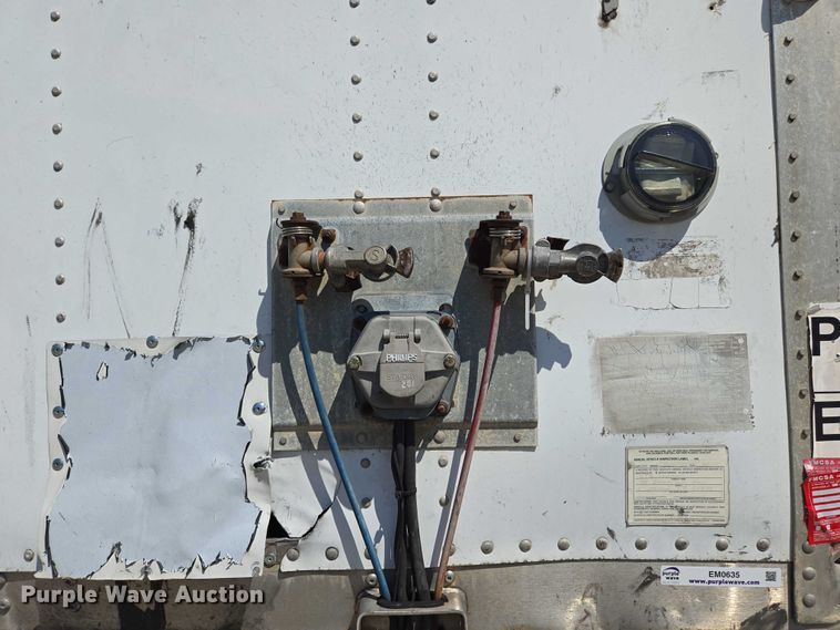 image for item EM0635 2005 Wabash DVCVHPC dry van trailer