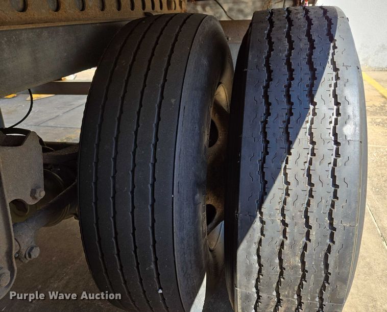 image for item EM0635 2005 Wabash DVCVHPC dry van trailer