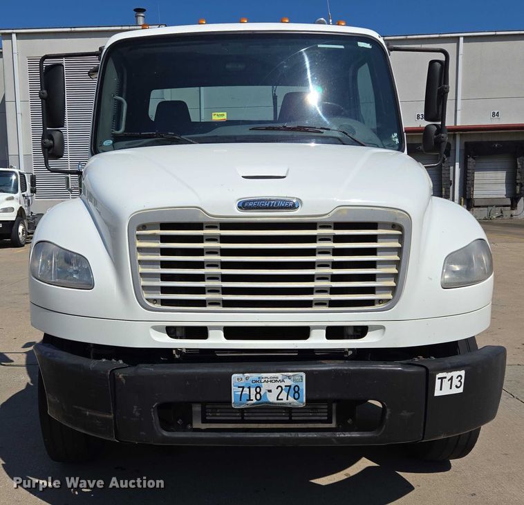 image for item EM0636 2013 Freightliner Business Class M2 semi truck