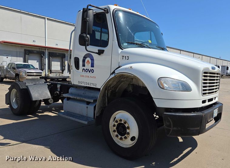 image for item EM0636 2013 Freightliner Business Class M2 semi truck