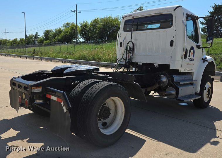 image for item EM0636 2013 Freightliner Business Class M2 semi truck