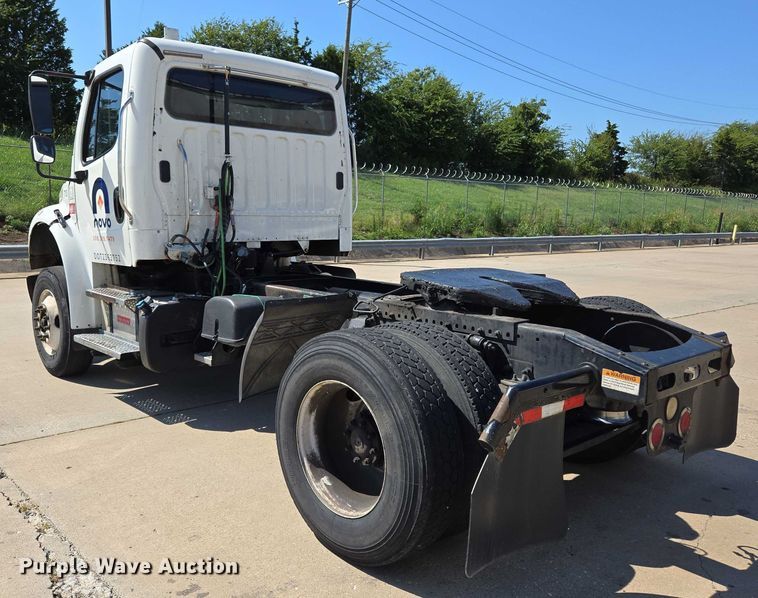 image for item EM0636 2013 Freightliner Business Class M2 semi truck