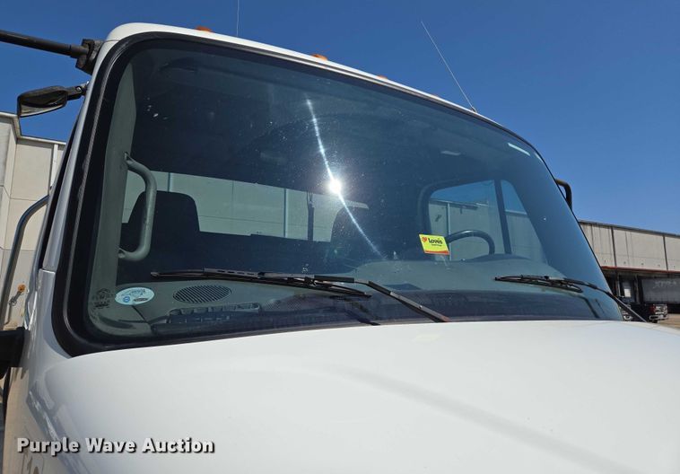 image for item EM0636 2013 Freightliner Business Class M2 semi truck