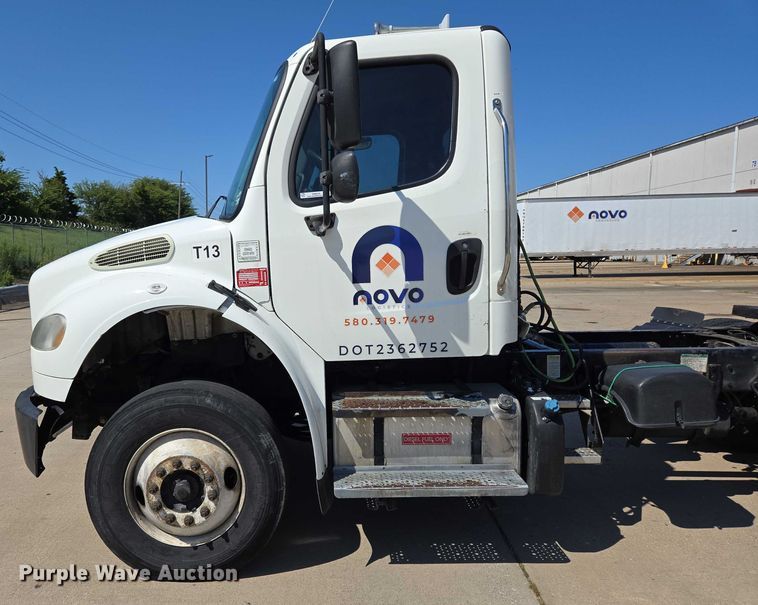 image for item EM0636 2013 Freightliner Business Class M2 semi truck