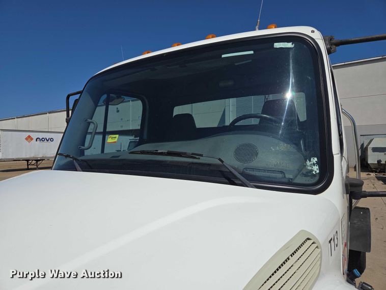 image for item EM0636 2013 Freightliner Business Class M2 semi truck