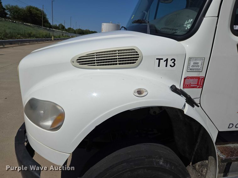 image for item EM0636 2013 Freightliner Business Class M2 semi truck