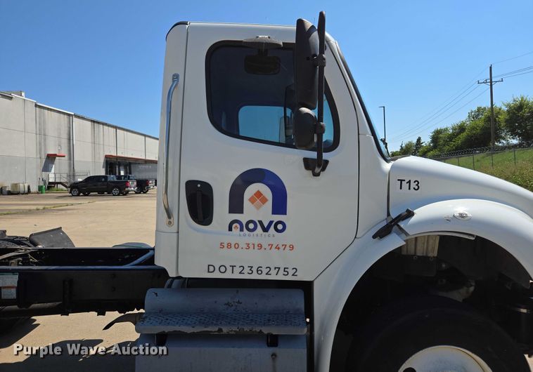 image for item EM0636 2013 Freightliner Business Class M2 semi truck