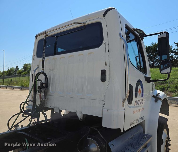 image for item EM0636 2013 Freightliner Business Class M2 semi truck