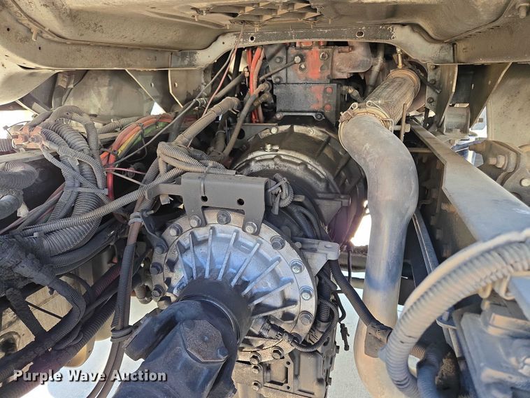 image for item EM0636 2013 Freightliner Business Class M2 semi truck