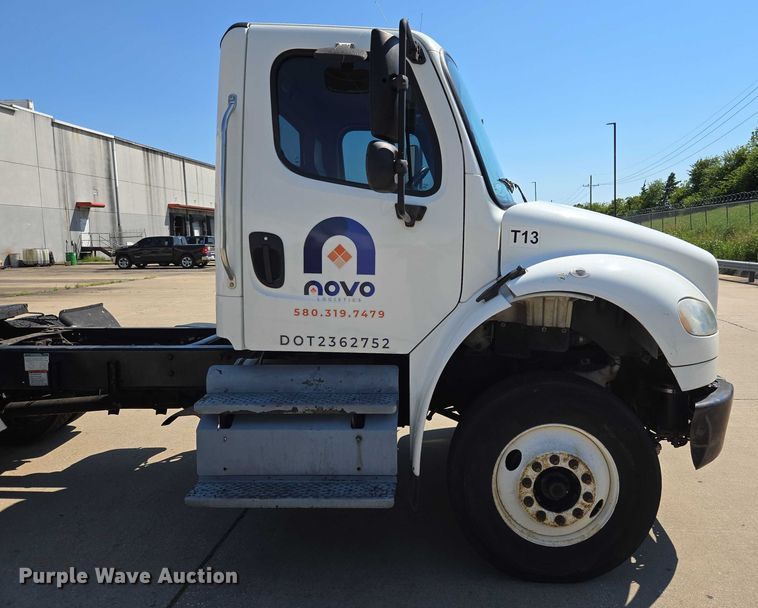 image for item EM0636 2013 Freightliner Business Class M2 semi truck