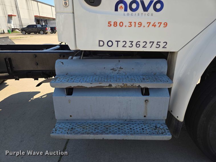 image for item EM0636 2013 Freightliner Business Class M2 semi truck