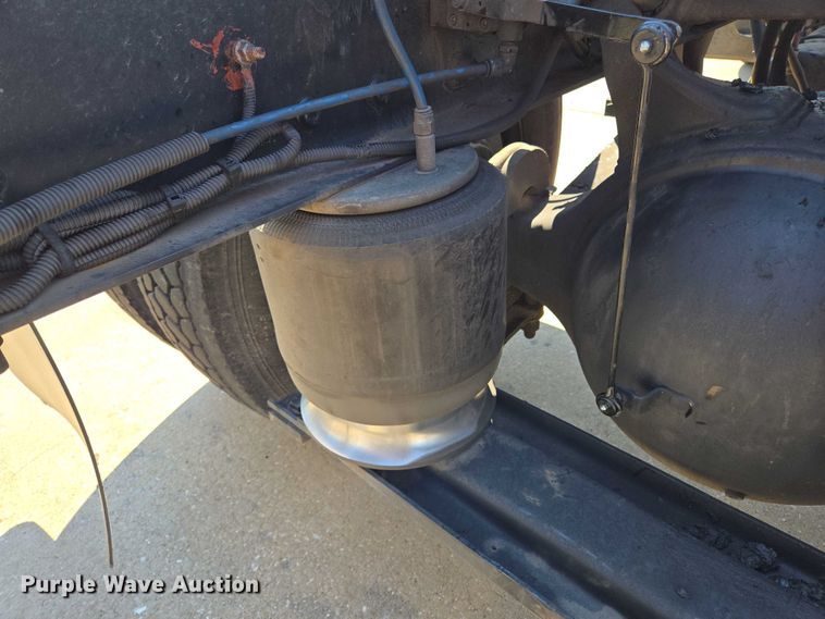 image for item EM0636 2013 Freightliner Business Class M2 semi truck