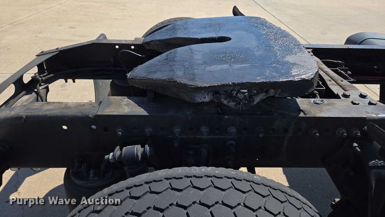 image for item EM0636 2013 Freightliner Business Class M2 semi truck