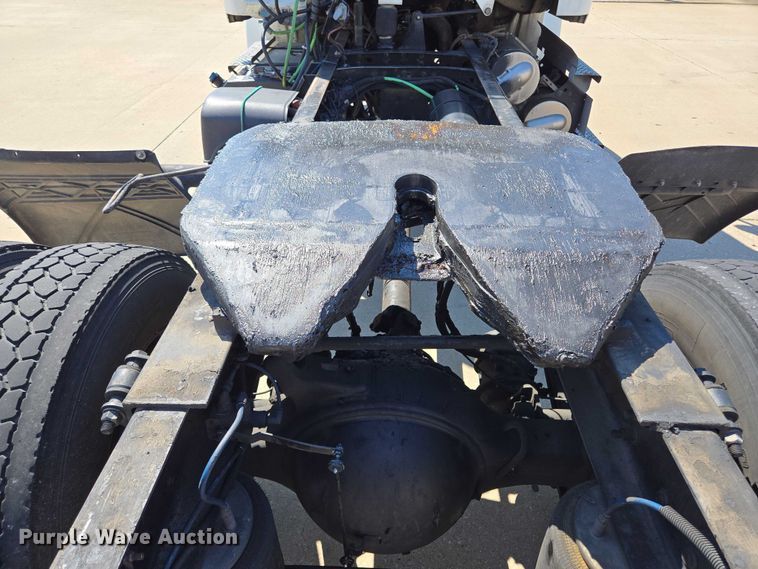 image for item EM0636 2013 Freightliner Business Class M2 semi truck