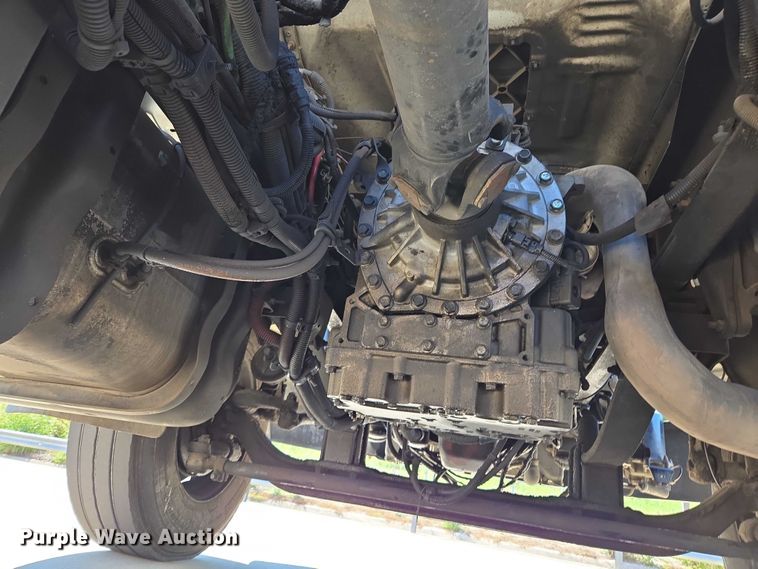 image for item EM0636 2013 Freightliner Business Class M2 semi truck