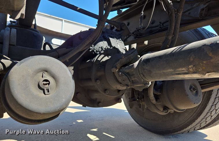 image for item EM0636 2013 Freightliner Business Class M2 semi truck