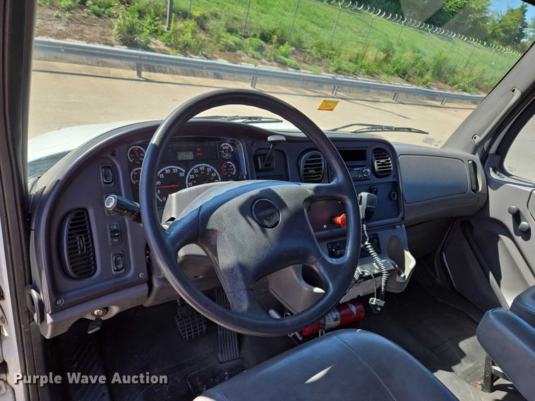 image for item EM0636 2013 Freightliner Business Class M2 semi truck