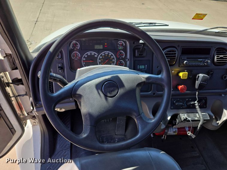 image for item EM0636 2013 Freightliner Business Class M2 semi truck