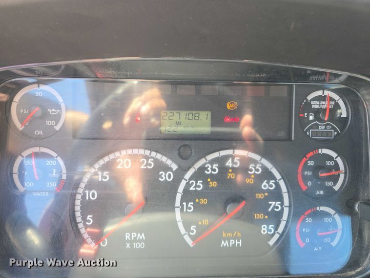 image for item EM0636 2013 Freightliner Business Class M2 semi truck