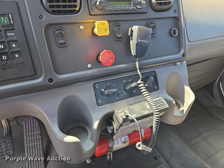 image for item EM0636 2013 Freightliner Business Class M2 semi truck