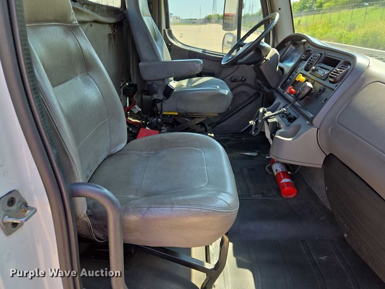 image for item EM0636 2013 Freightliner Business Class M2 semi truck