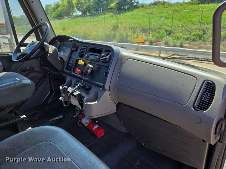 image for item EM0636 2013 Freightliner Business Class M2 semi truck