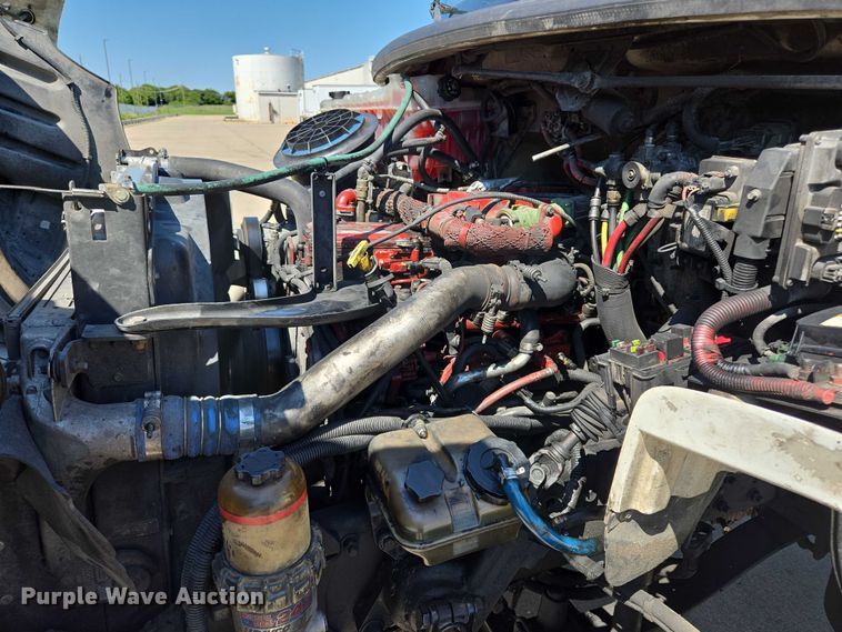 image for item EM0636 2013 Freightliner Business Class M2 semi truck