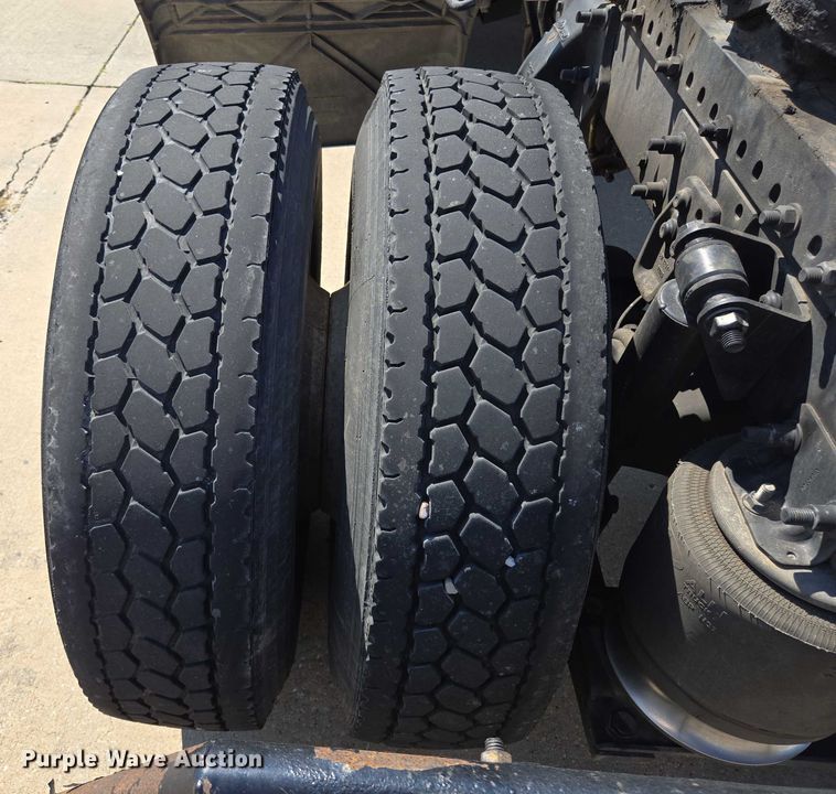 image for item EM0636 2013 Freightliner Business Class M2 semi truck