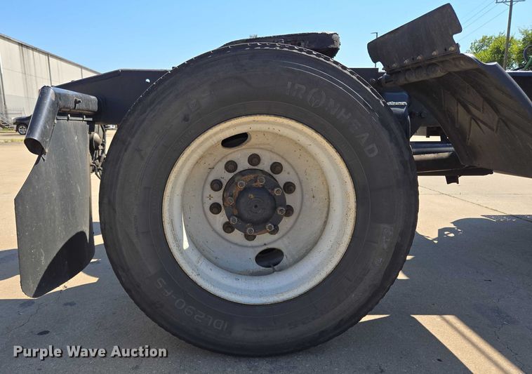 image for item EM0636 2013 Freightliner Business Class M2 semi truck