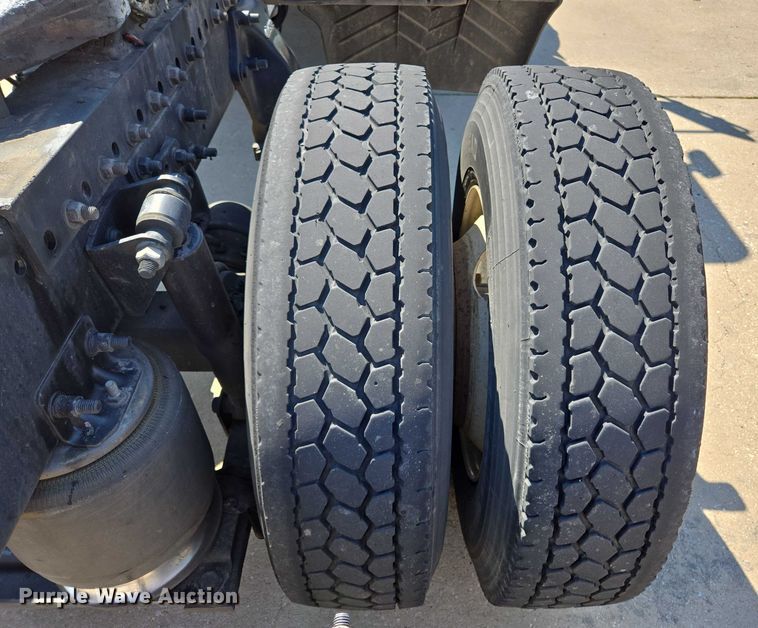 image for item EM0636 2013 Freightliner Business Class M2 semi truck