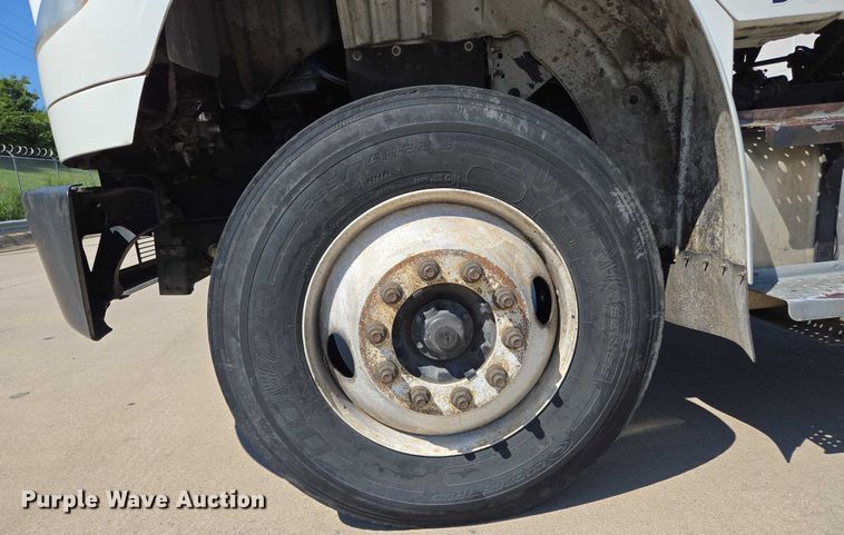 image for item EM0636 2013 Freightliner Business Class M2 semi truck