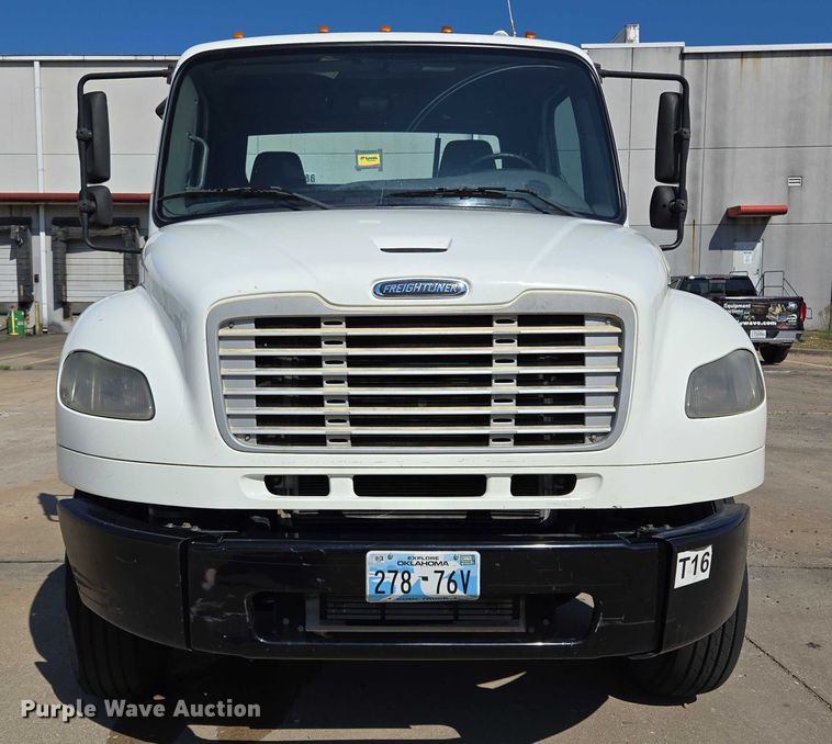 image for item EM0638 2013 Freightliner Business Class M2 semi truck