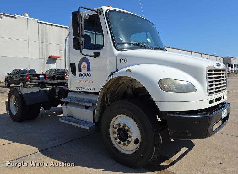 image for item EM0638 2013 Freightliner Business Class M2 semi truck