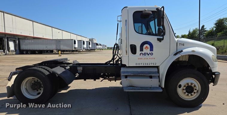 image for item EM0638 2013 Freightliner Business Class M2 semi truck