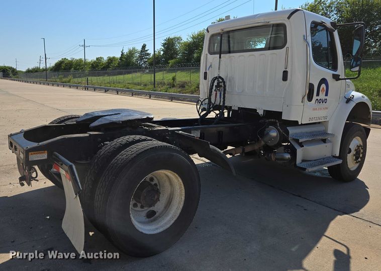 image for item EM0638 2013 Freightliner Business Class M2 semi truck