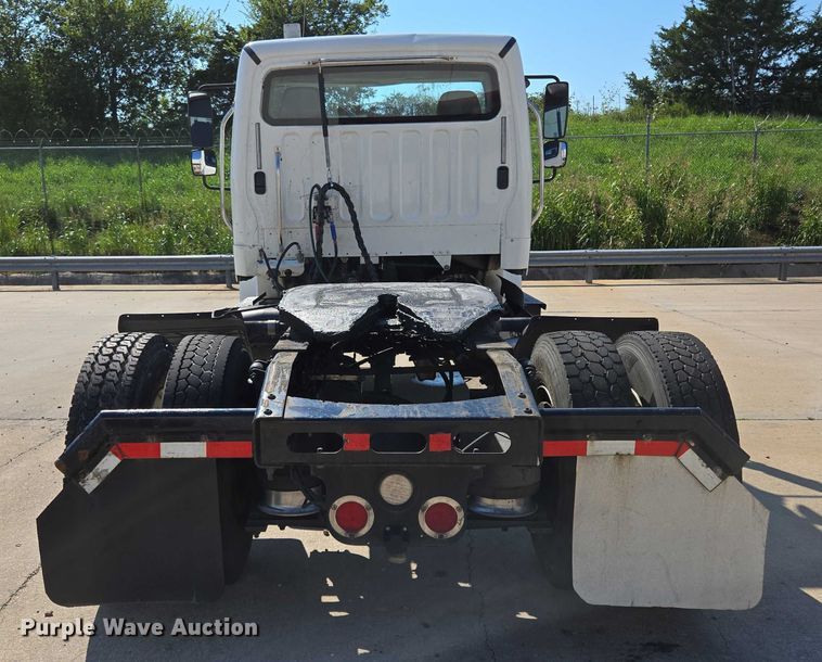 image for item EM0638 2013 Freightliner Business Class M2 semi truck