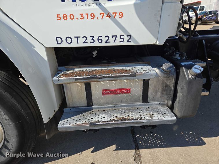 image for item EM0638 2013 Freightliner Business Class M2 semi truck