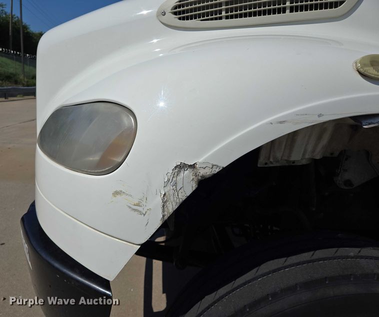 image for item EM0638 2013 Freightliner Business Class M2 semi truck