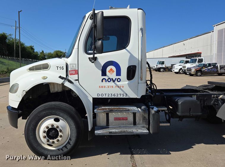 image for item EM0638 2013 Freightliner Business Class M2 semi truck