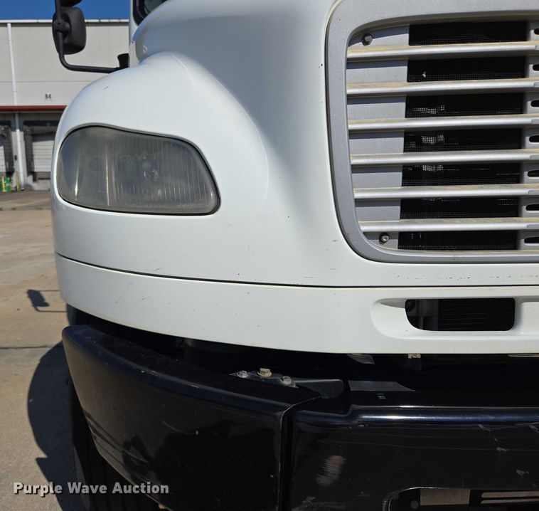 image for item EM0638 2013 Freightliner Business Class M2 semi truck