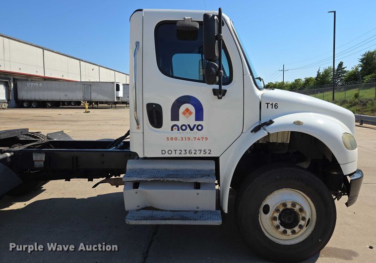 image for item EM0638 2013 Freightliner Business Class M2 semi truck