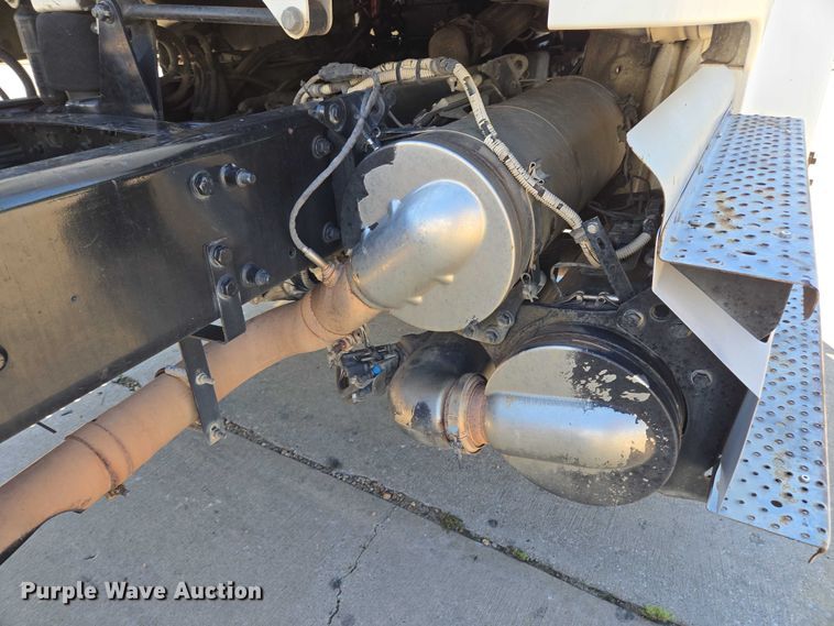 image for item EM0638 2013 Freightliner Business Class M2 semi truck