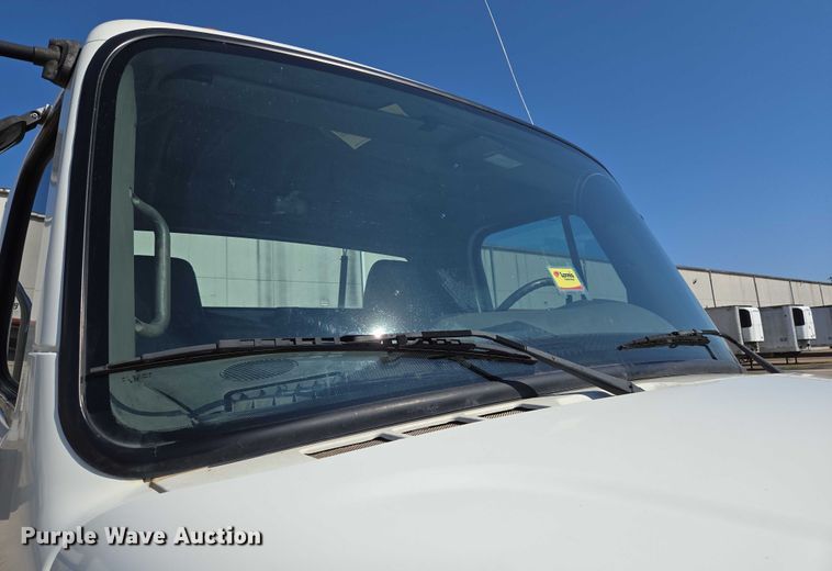 image for item EM0638 2013 Freightliner Business Class M2 semi truck