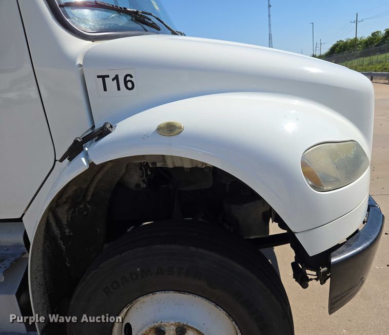 image for item EM0638 2013 Freightliner Business Class M2 semi truck