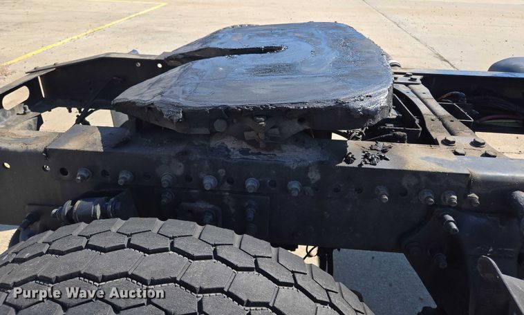 image for item EM0638 2013 Freightliner Business Class M2 semi truck