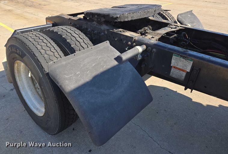 image for item EM0638 2013 Freightliner Business Class M2 semi truck