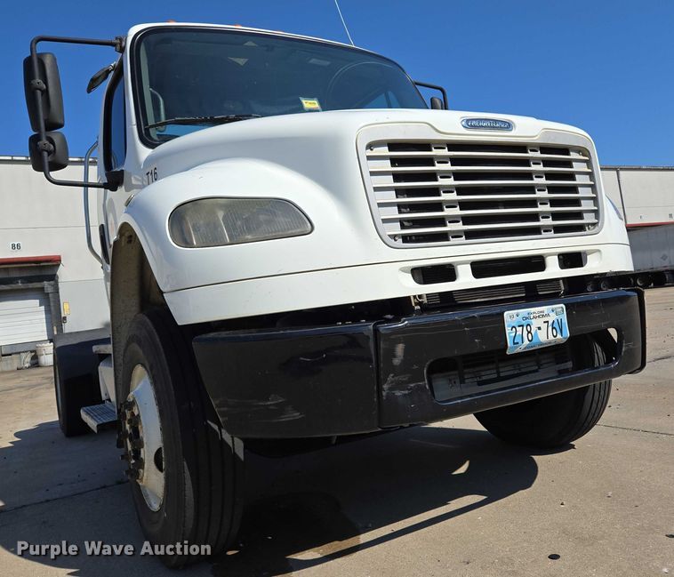 image for item EM0638 2013 Freightliner Business Class M2 semi truck