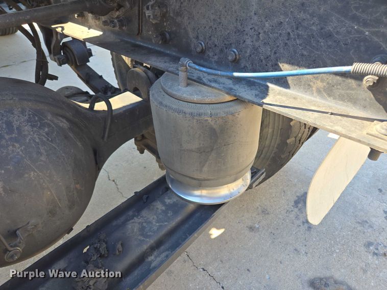 image for item EM0638 2013 Freightliner Business Class M2 semi truck