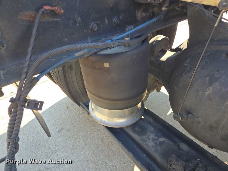 image for item EM0638 2013 Freightliner Business Class M2 semi truck