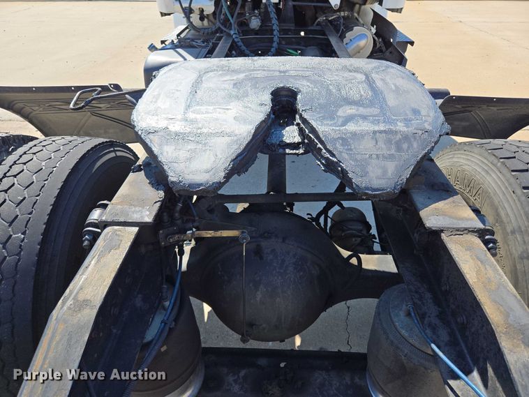 image for item EM0638 2013 Freightliner Business Class M2 semi truck